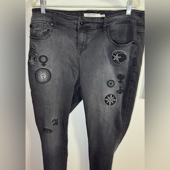 torrid Denim - Torrid Black straight leg Jeans with Embroidered Designs